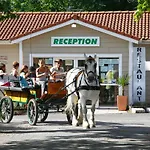 假日公园 Le Domaine Du Cedre 4*
