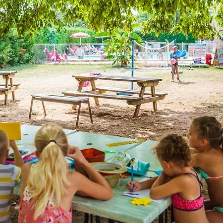 Le Domaine Du Cedre 홀리데이파크 Rivières