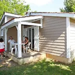 Le Domaine Du Cedre Village de vacances Rivières