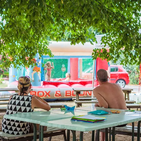 ホリデーパーク Le Domaine Du Cedre