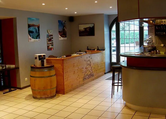 Le Domaine Du Cedre Village de vacances Rivières